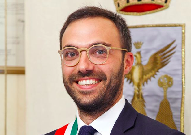 Pozzi privati e autobotti, indagato il sindaco grillino di Alcamo Surdi
