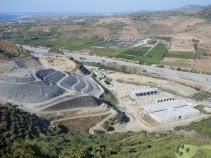 Rifiuti, la discarica di Mazzarrà Sant’Andrea è una bomba ecologica Rifiuti, la discarica di Mazzarrà Sant’Andrea è una bomba ecologica