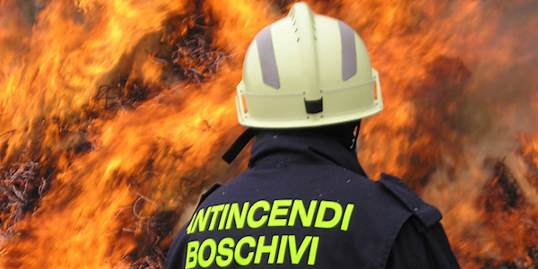 Guerra ai piromani incendi