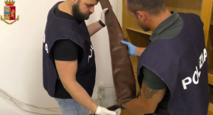 Arrestate 3 persone per tentata estorsione ai danni un imprenditore di Aidone Arrestate 3 persone per tentata estorsione ai danni un imprenditore di Aidone