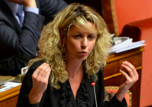 Lezzi: “L’autostrada Ragusa – Catania presto sarà realtà” Lezzi: “L’autostrada Ragusa – Catania presto sarà realtà”