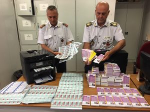 Scoperta tipografia dei biglietti falsi Amat, un arresto a Bagheria Scoperta tipografia dei biglietti falsi Amat, un arresto a Bagheria