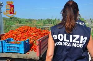 Scoperta tratta di essere umani dalla Romania, arrestati 5 rumeni a Ragusa Scoperta tratta di essere umani dalla Romania, arrestati 5 rumeni a Ragusa