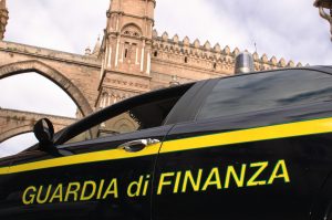 Palermo, sequestrati 150 mila euro a tre dirigenti regionali accusati di peculato Palermo, sequestrati 150 mila euro a tre dirigenti regionali accusati di peculato