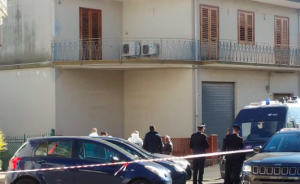Omicidio suicidio a Giarre, uccide l’ex moglie e si spara Omicidio suicidio a Giarre, uccide l’ex moglie e si spara