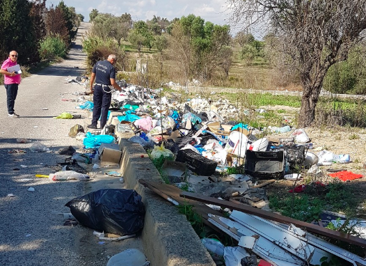 Pachino, in 3 mesi 60 mila euro di multe per abbandono dei rifiuti