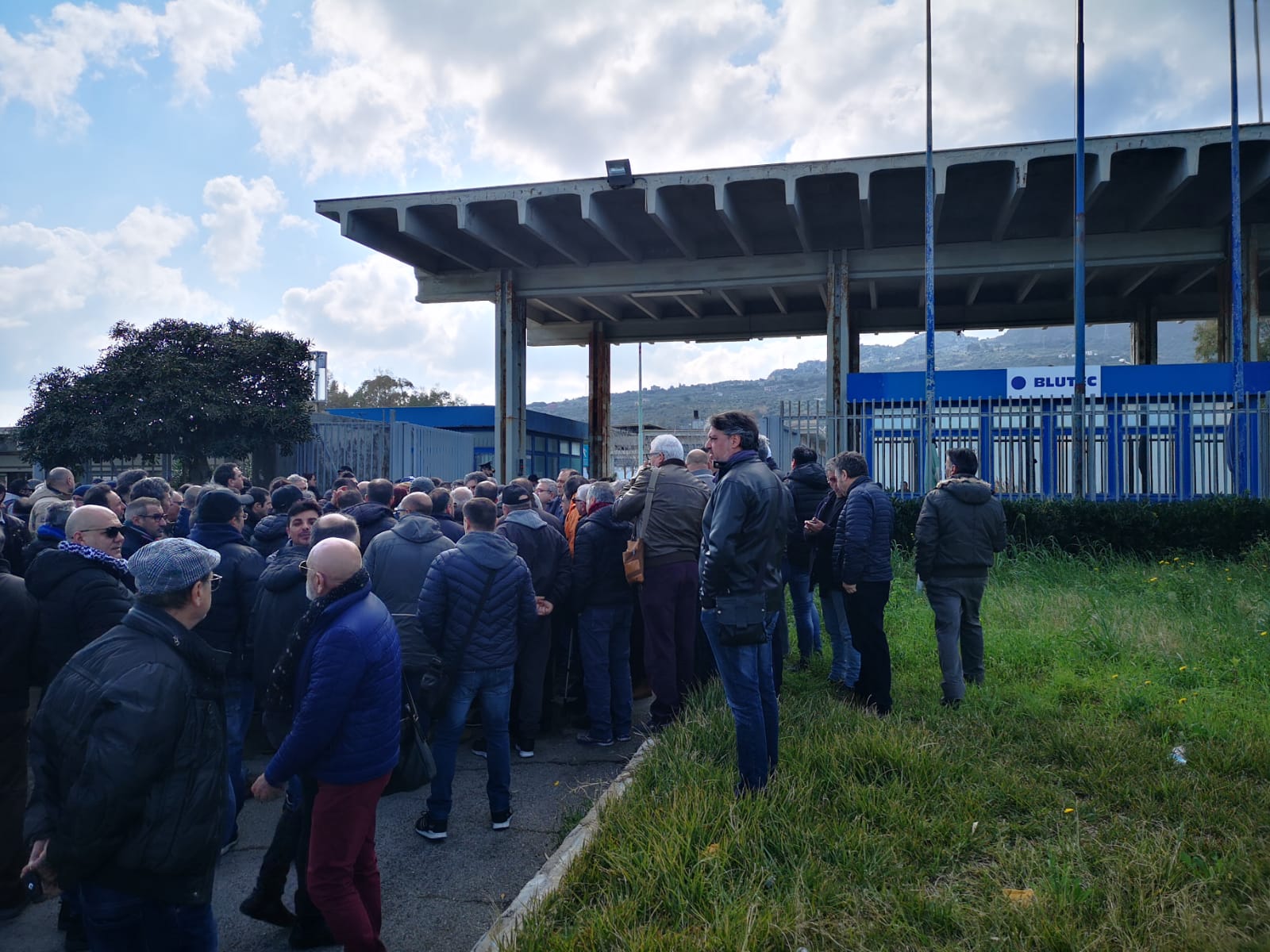 Blutec, sit-in degli operai: occupato il Comune di Termini Imerese