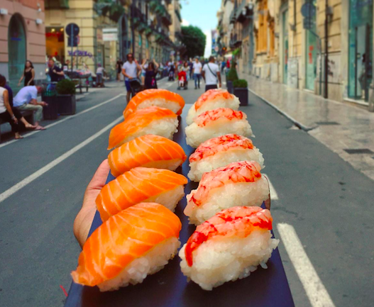 Più follower su Instagram hai, più sushi gratis mangi