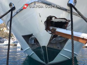 Lipari, traghetto contro yacht: 5 feriti Lipari, traghetto contro yacht: 5 feriti