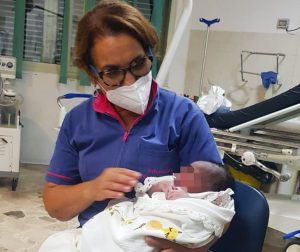 Immigrazione, al Poliambulatorio di Lampedusa nasce bimba ivoriana Immigrazione, al Poliambulatorio di Lampedusa nasce bimba ivoriana